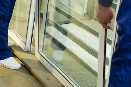 Commercial Glass Repair Technician in South Bradenton, FL